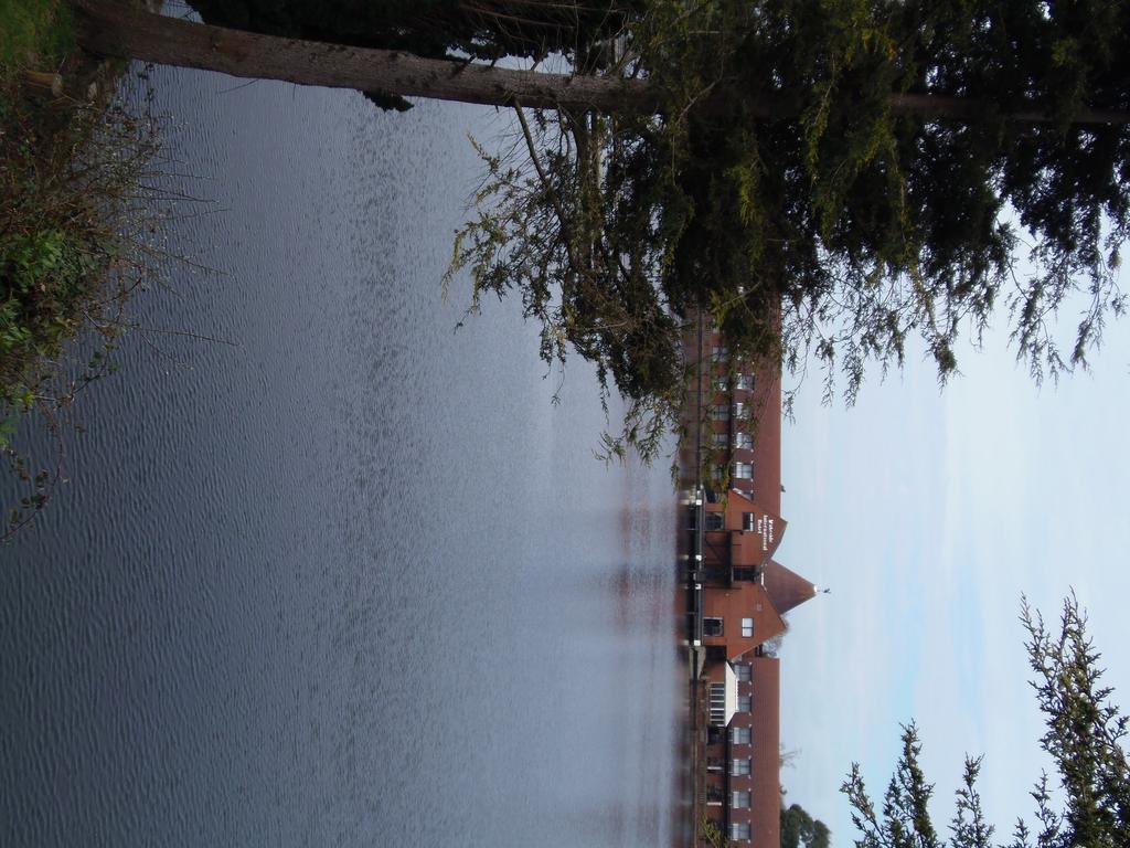 Lakeside Continental Hotel 坎伯利 外观 照片