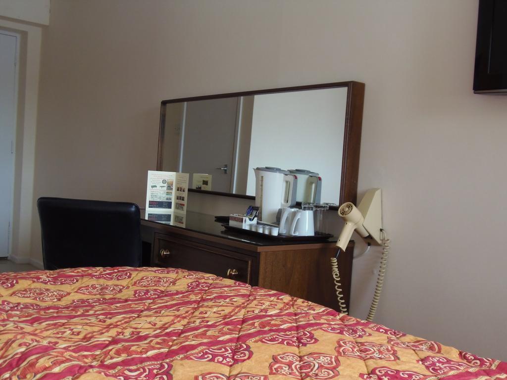 Lakeside Continental Hotel 坎伯利 外观 照片
