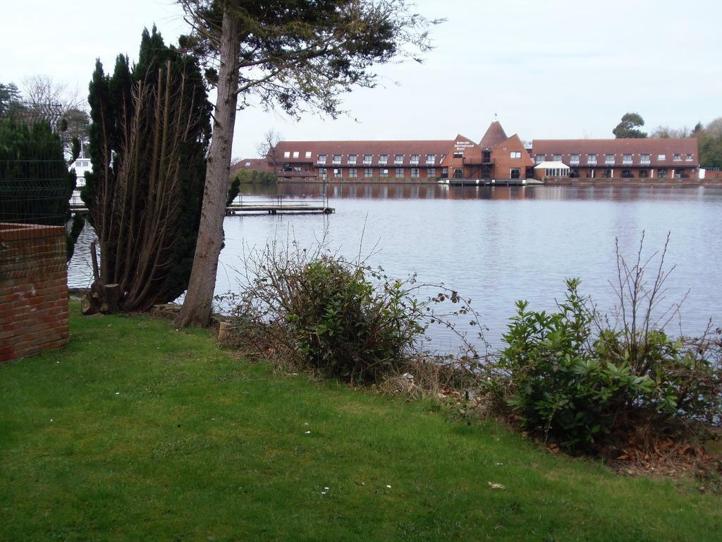 Lakeside Continental Hotel 坎伯利 外观 照片