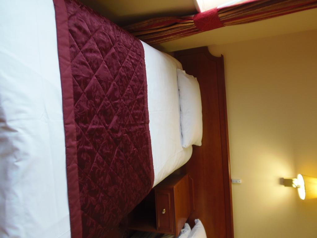 Lakeside Continental Hotel 坎伯利 外观 照片
